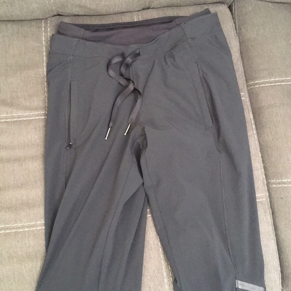 Lululemon pants EUC!! Great for hiking! Lined pant